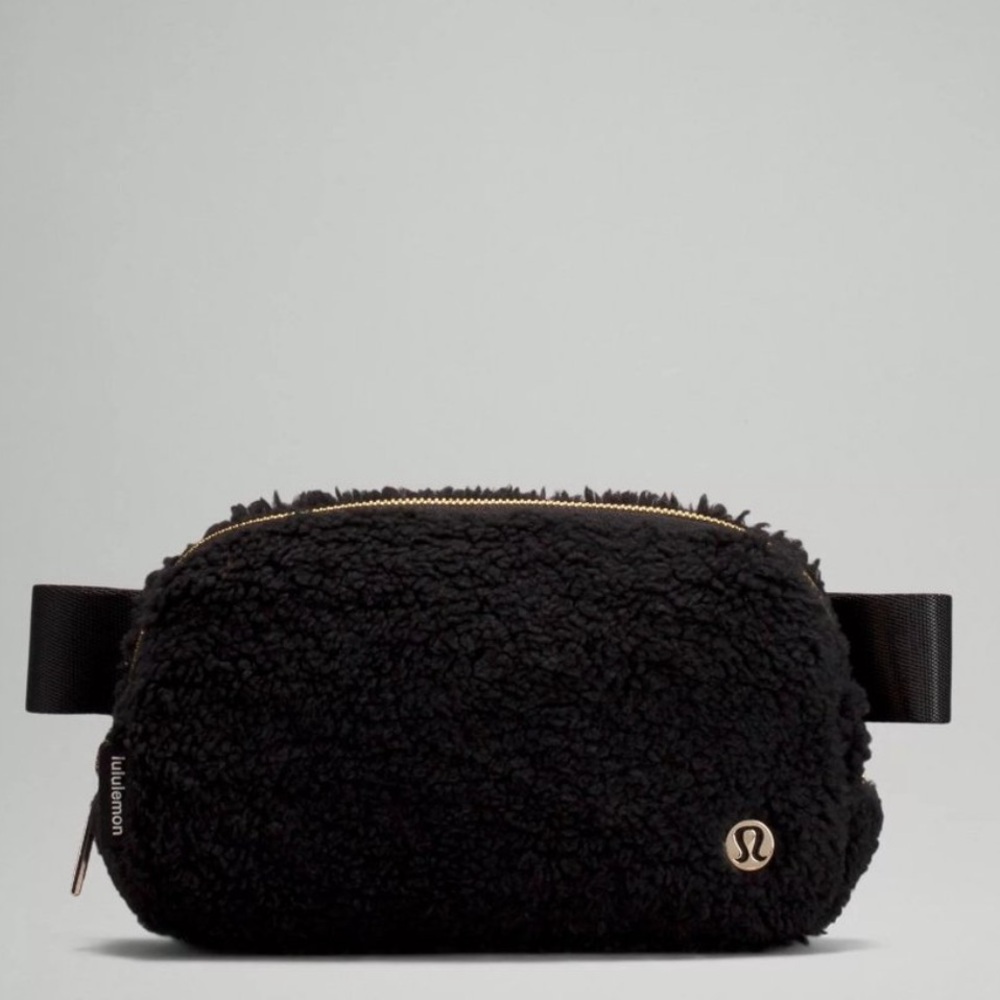 Lululemon Everywhere Fleece Belt‎ Bag Black New With Tags